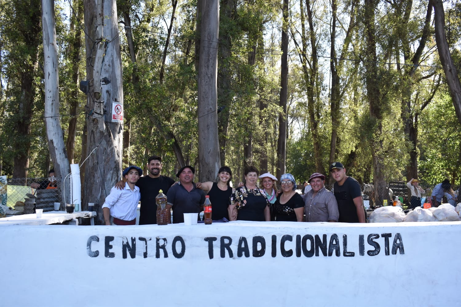 foto de la fiesta y desfile del Centro Tradicionalista Los Gauchos de Uribelarrea